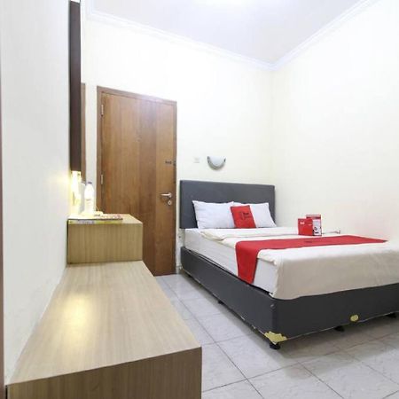 Reddoorz Plus Near Stadion Mandala Krida Yogyakarta Dış mekan fotoğraf