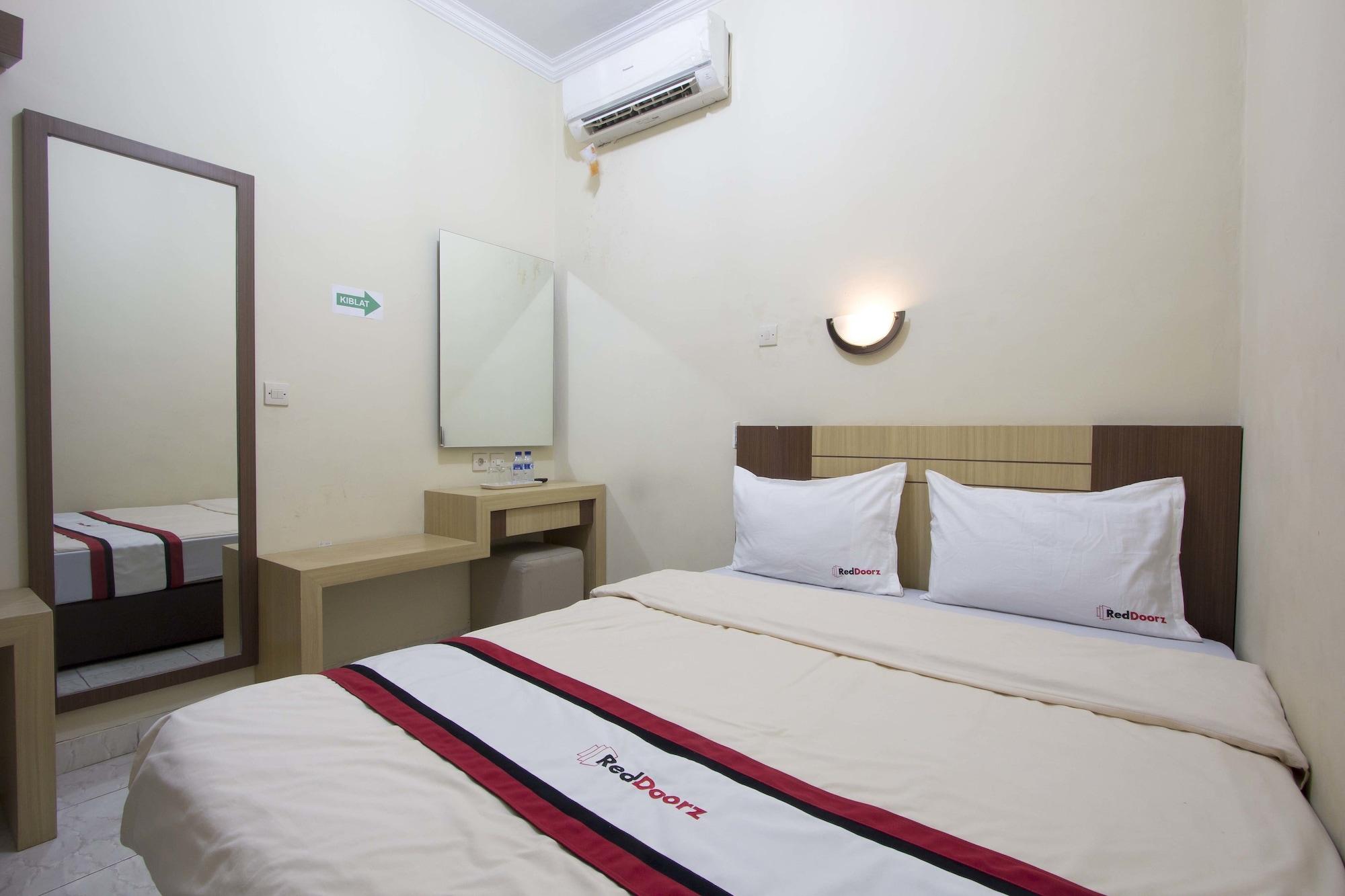 Reddoorz Plus Near Stadion Mandala Krida Yogyakarta Dış mekan fotoğraf