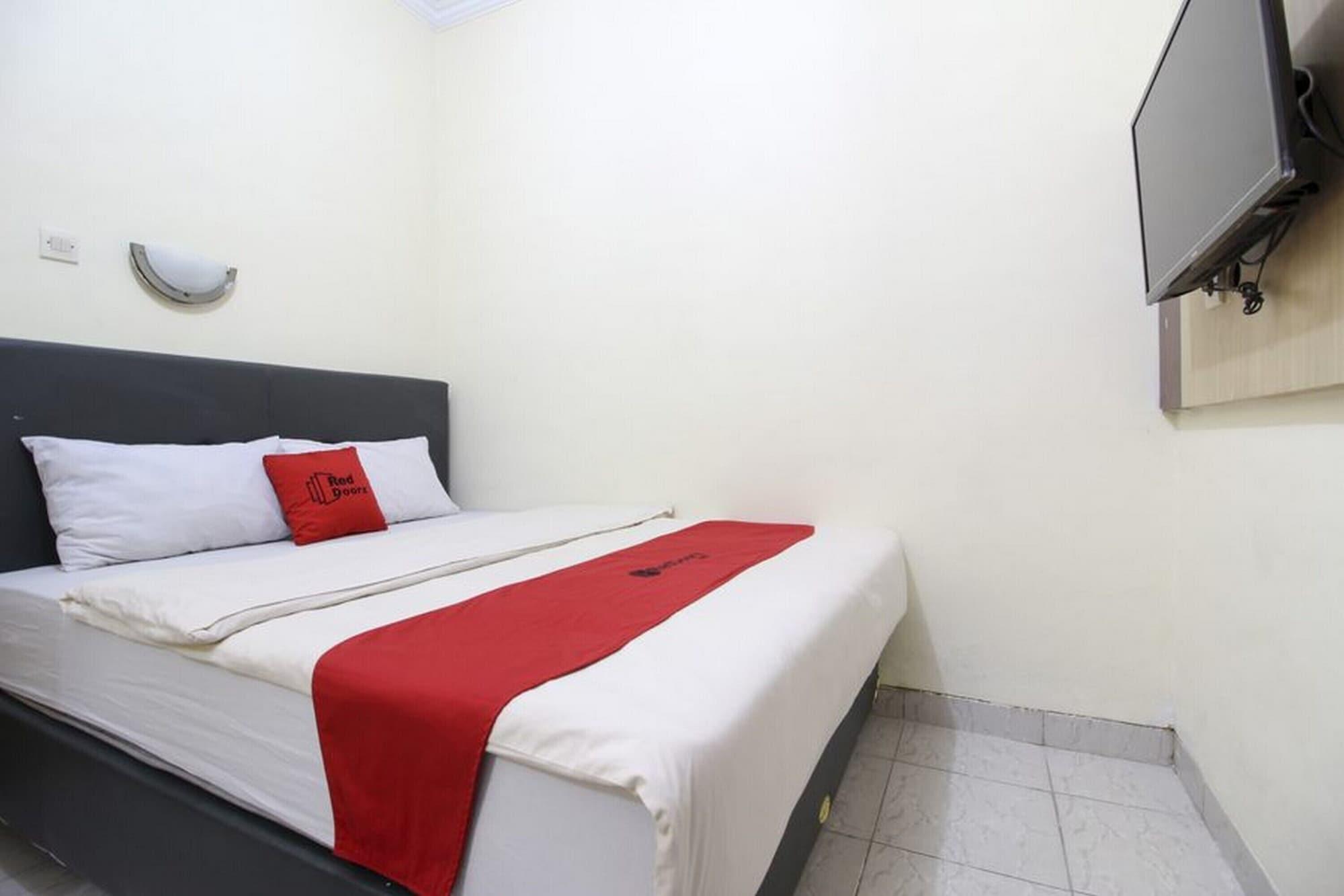 Reddoorz Plus Near Stadion Mandala Krida Yogyakarta Dış mekan fotoğraf