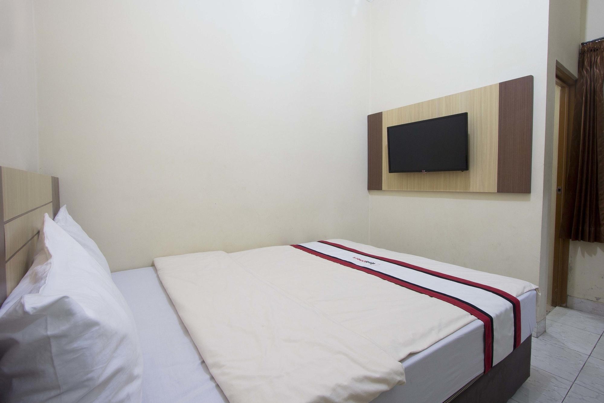 Reddoorz Plus Near Stadion Mandala Krida Yogyakarta Dış mekan fotoğraf