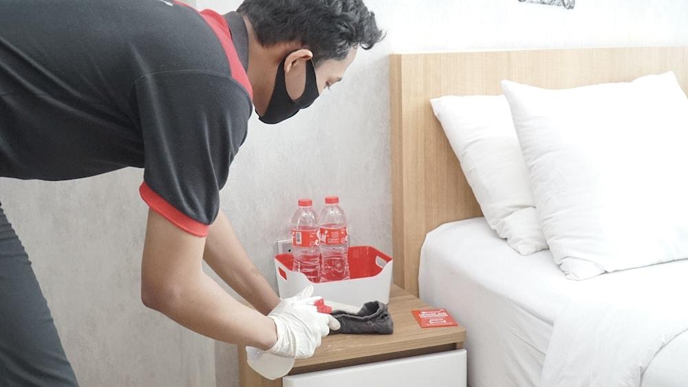 Reddoorz Plus Near Stadion Mandala Krida Yogyakarta Dış mekan fotoğraf