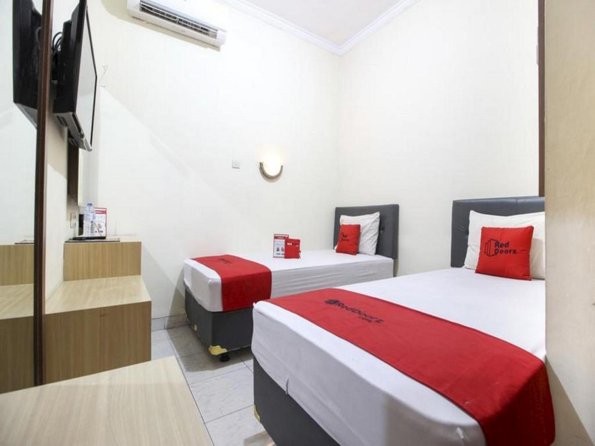 Reddoorz Plus Near Stadion Mandala Krida Yogyakarta Dış mekan fotoğraf