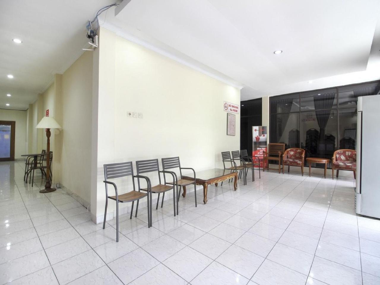 Reddoorz Plus Near Stadion Mandala Krida Yogyakarta Dış mekan fotoğraf