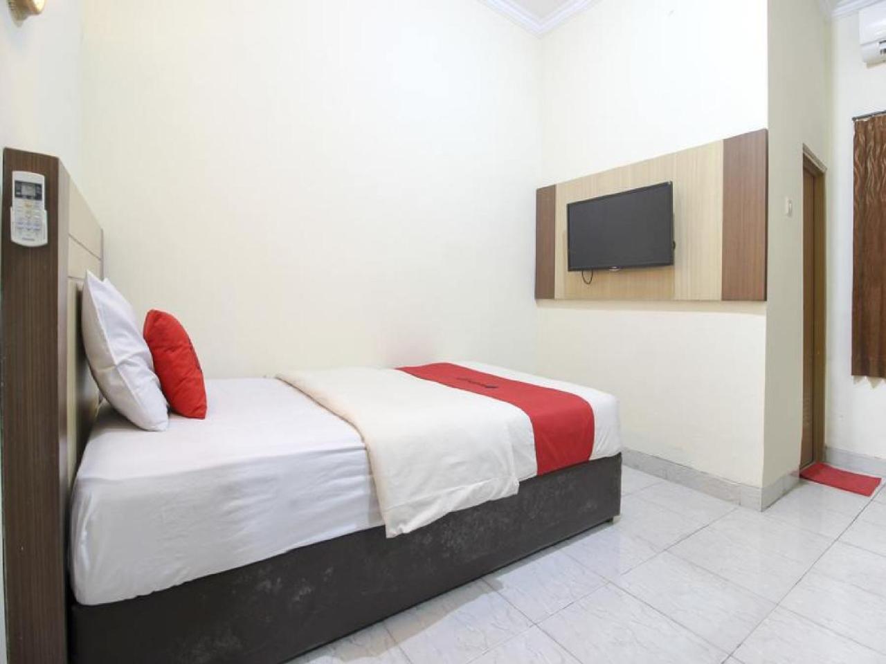 Reddoorz Plus Near Stadion Mandala Krida Yogyakarta Dış mekan fotoğraf