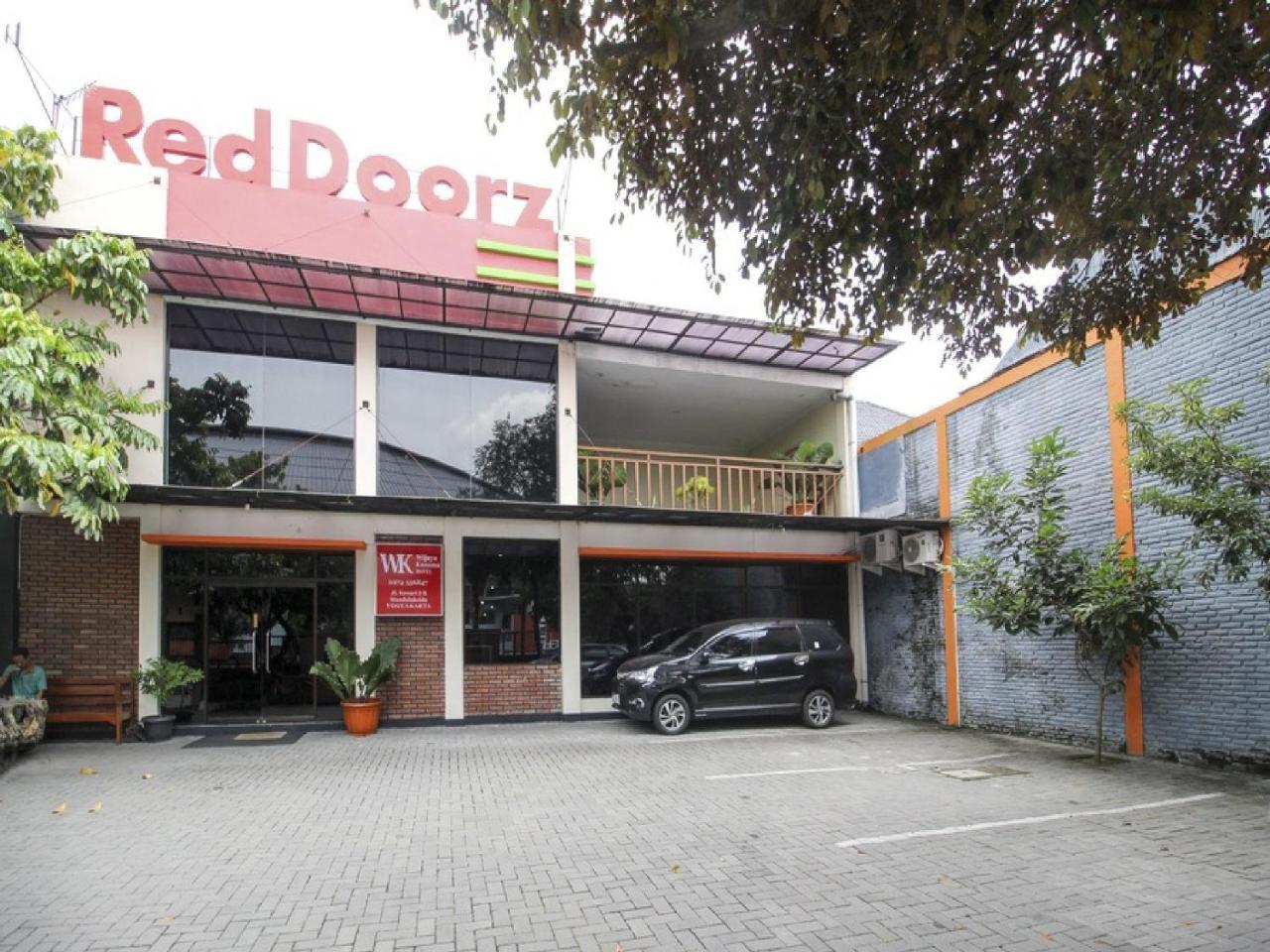 Reddoorz Plus Near Stadion Mandala Krida Yogyakarta Dış mekan fotoğraf