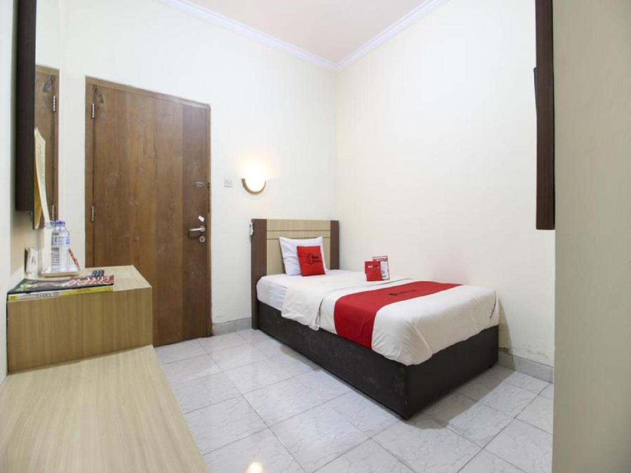 Reddoorz Plus Near Stadion Mandala Krida Yogyakarta Dış mekan fotoğraf