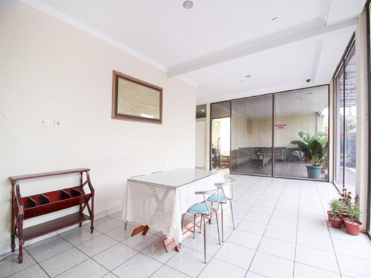 Reddoorz Plus Near Stadion Mandala Krida Yogyakarta Dış mekan fotoğraf