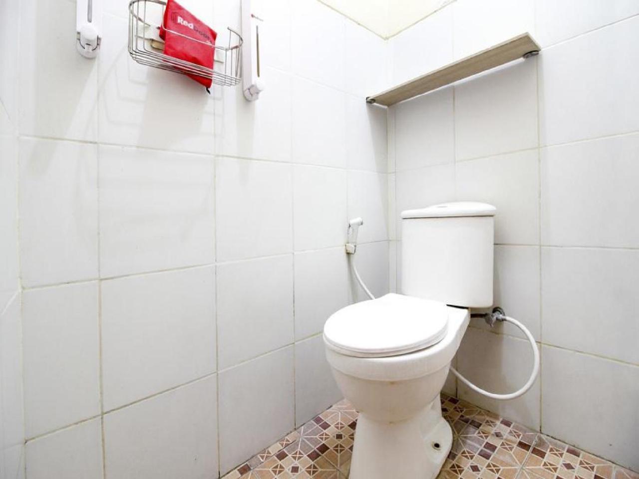 Reddoorz Plus Near Stadion Mandala Krida Yogyakarta Dış mekan fotoğraf