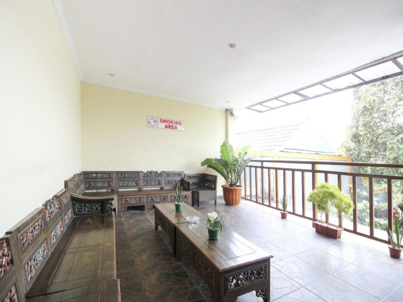 Reddoorz Plus Near Stadion Mandala Krida Yogyakarta Dış mekan fotoğraf