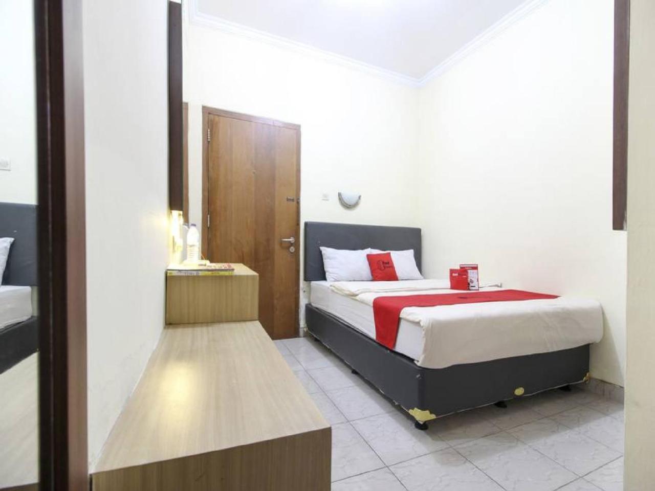 Reddoorz Plus Near Stadion Mandala Krida Yogyakarta Dış mekan fotoğraf