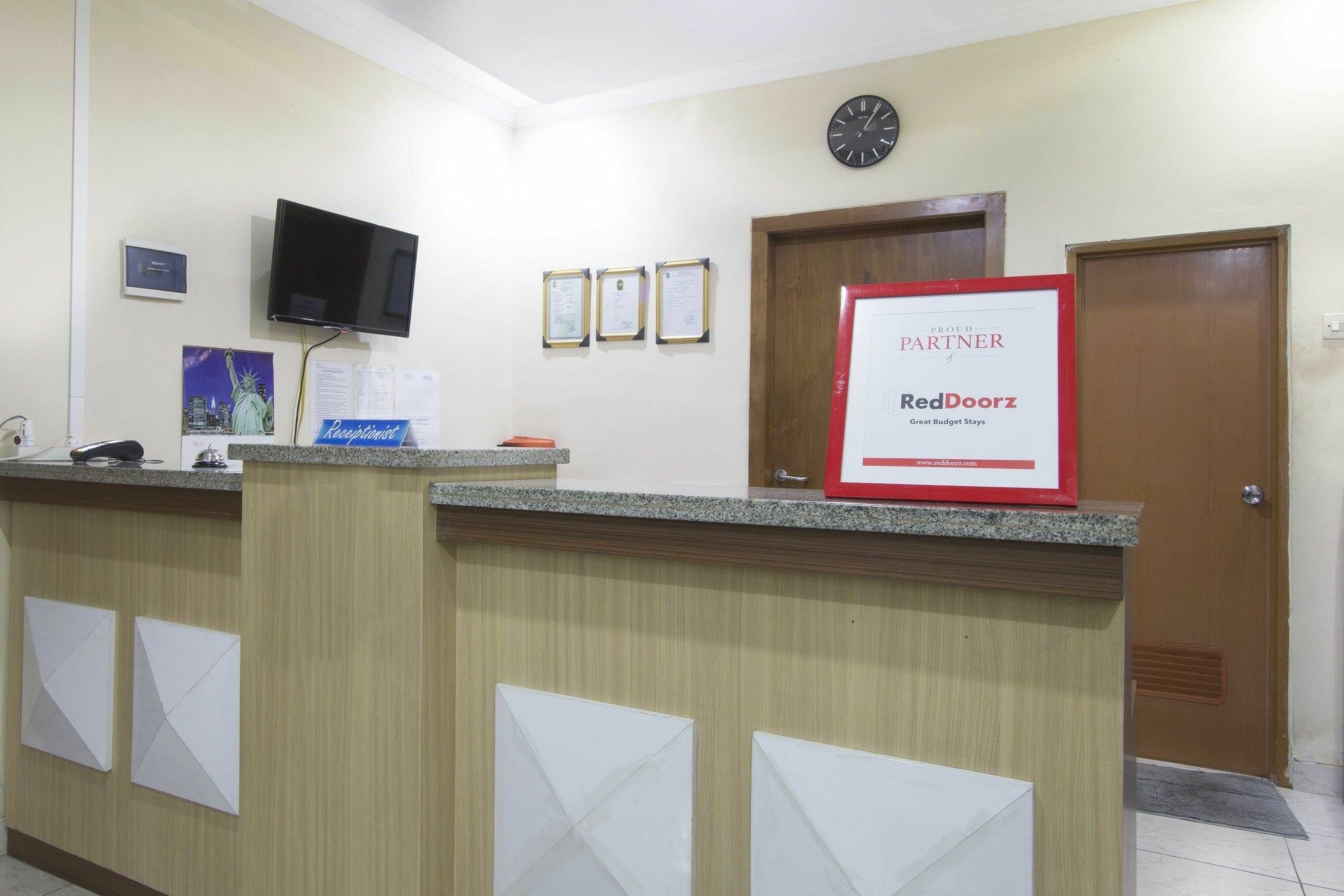 Reddoorz Plus Near Stadion Mandala Krida Yogyakarta Dış mekan fotoğraf