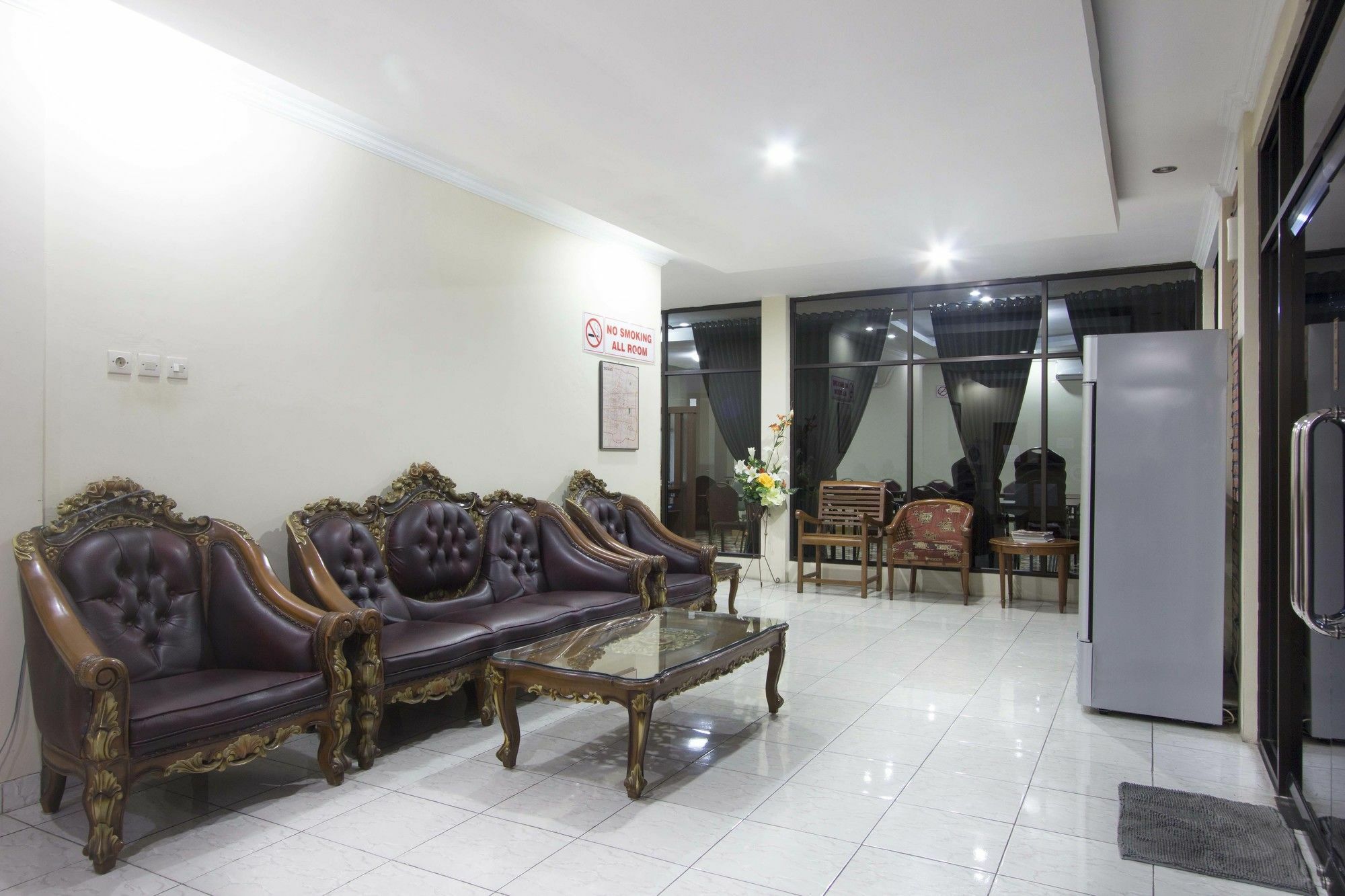 Reddoorz Plus Near Stadion Mandala Krida Yogyakarta Dış mekan fotoğraf