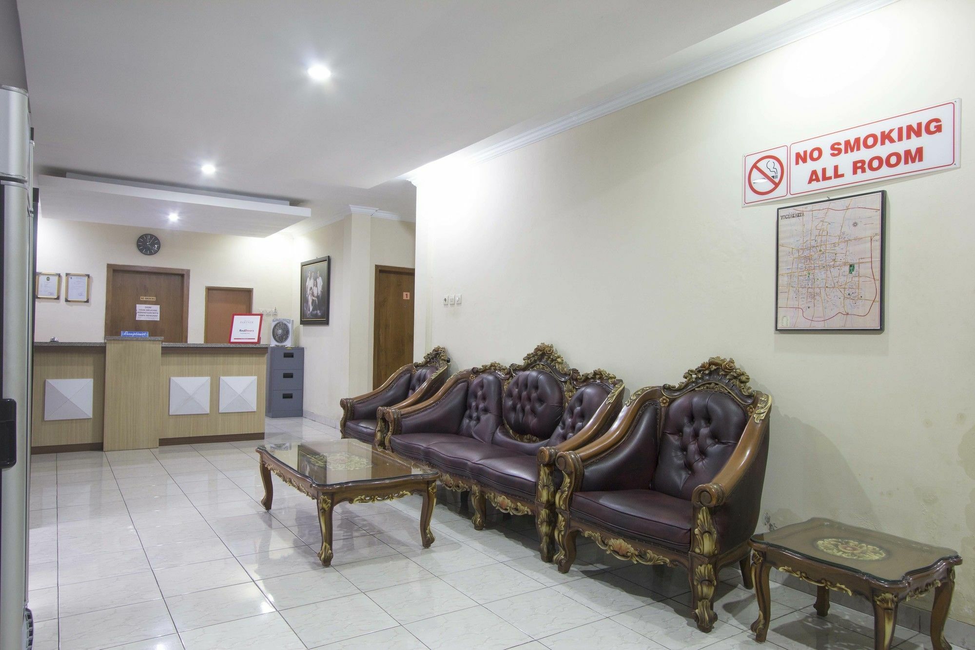 Reddoorz Plus Near Stadion Mandala Krida Yogyakarta Dış mekan fotoğraf